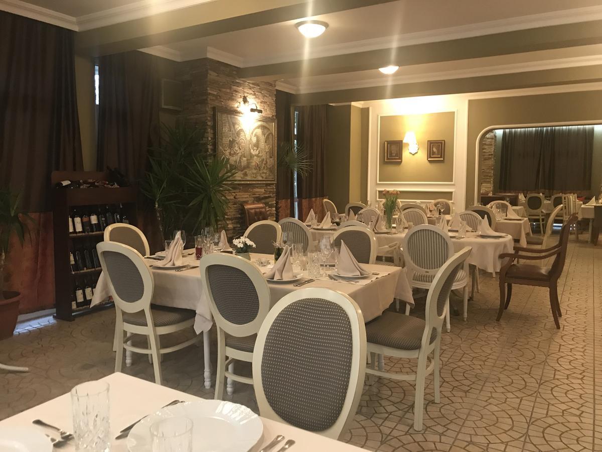 Family Hotel Garden Kŭrdzhali エクステリア 写真